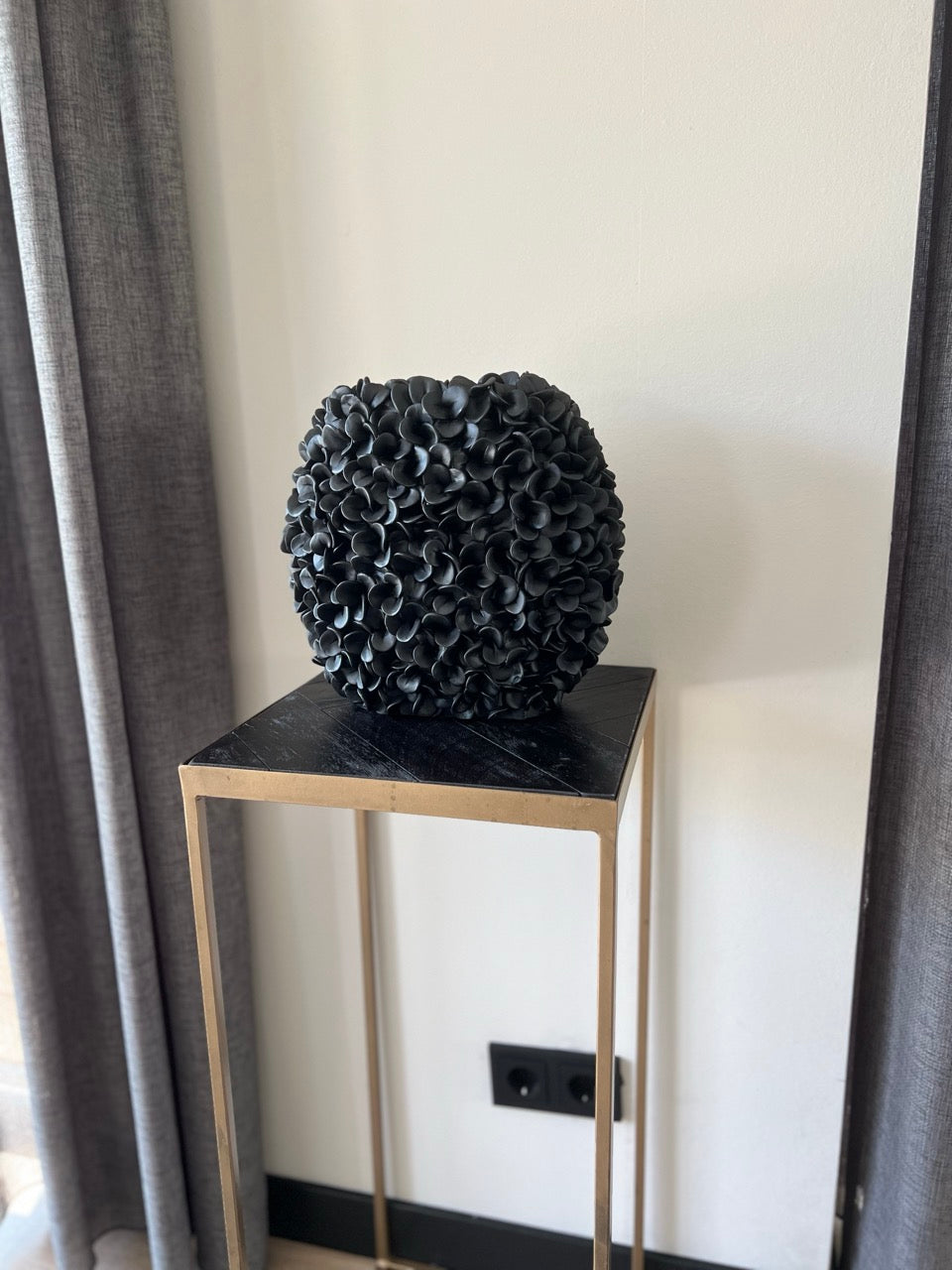 Blumenvase mattschwarz PHYLIA - 31,5x17x28 cm
