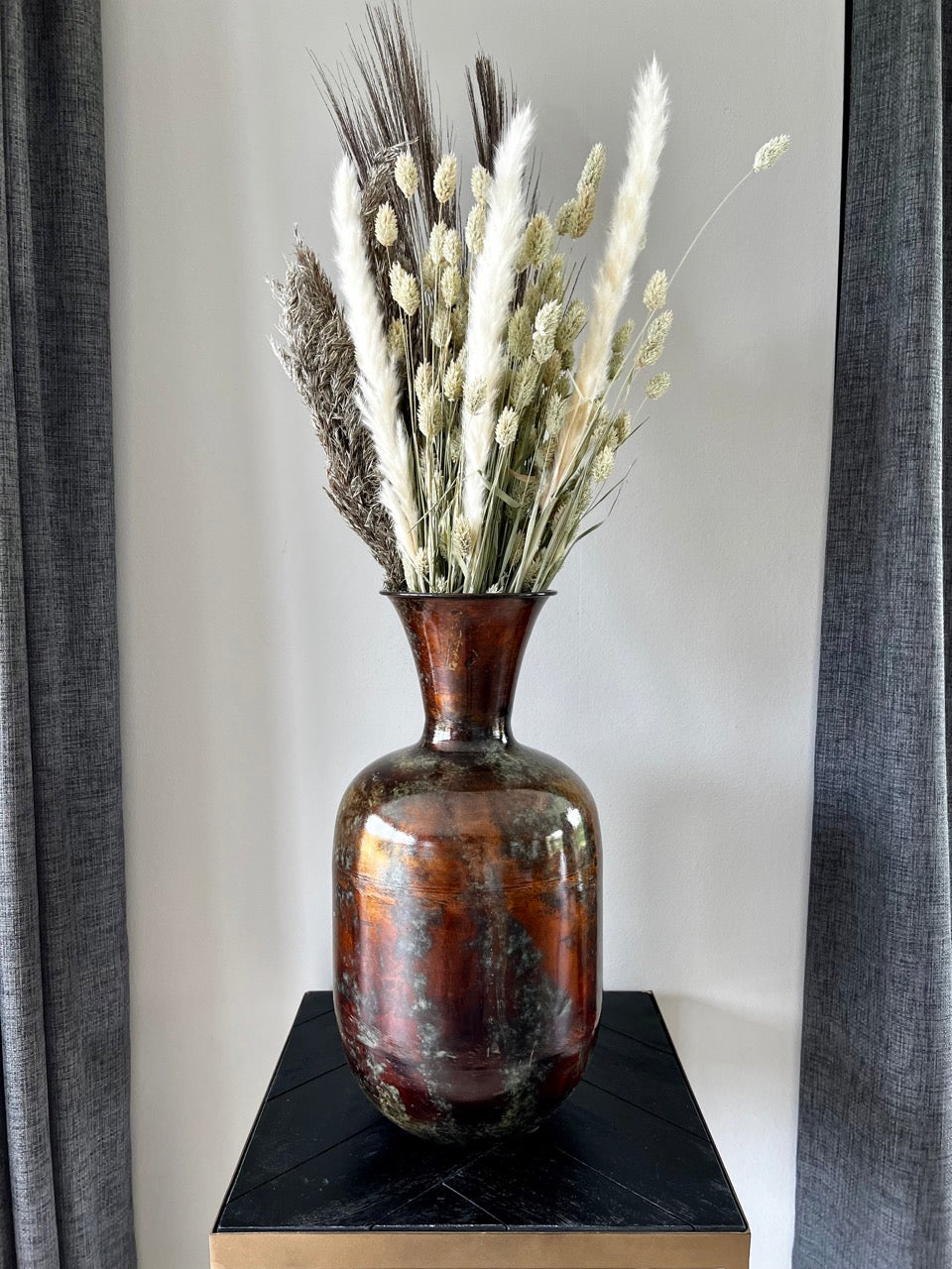 Shop the look - Vaas 'Antique bronze' met droogboeket Naturel groen
