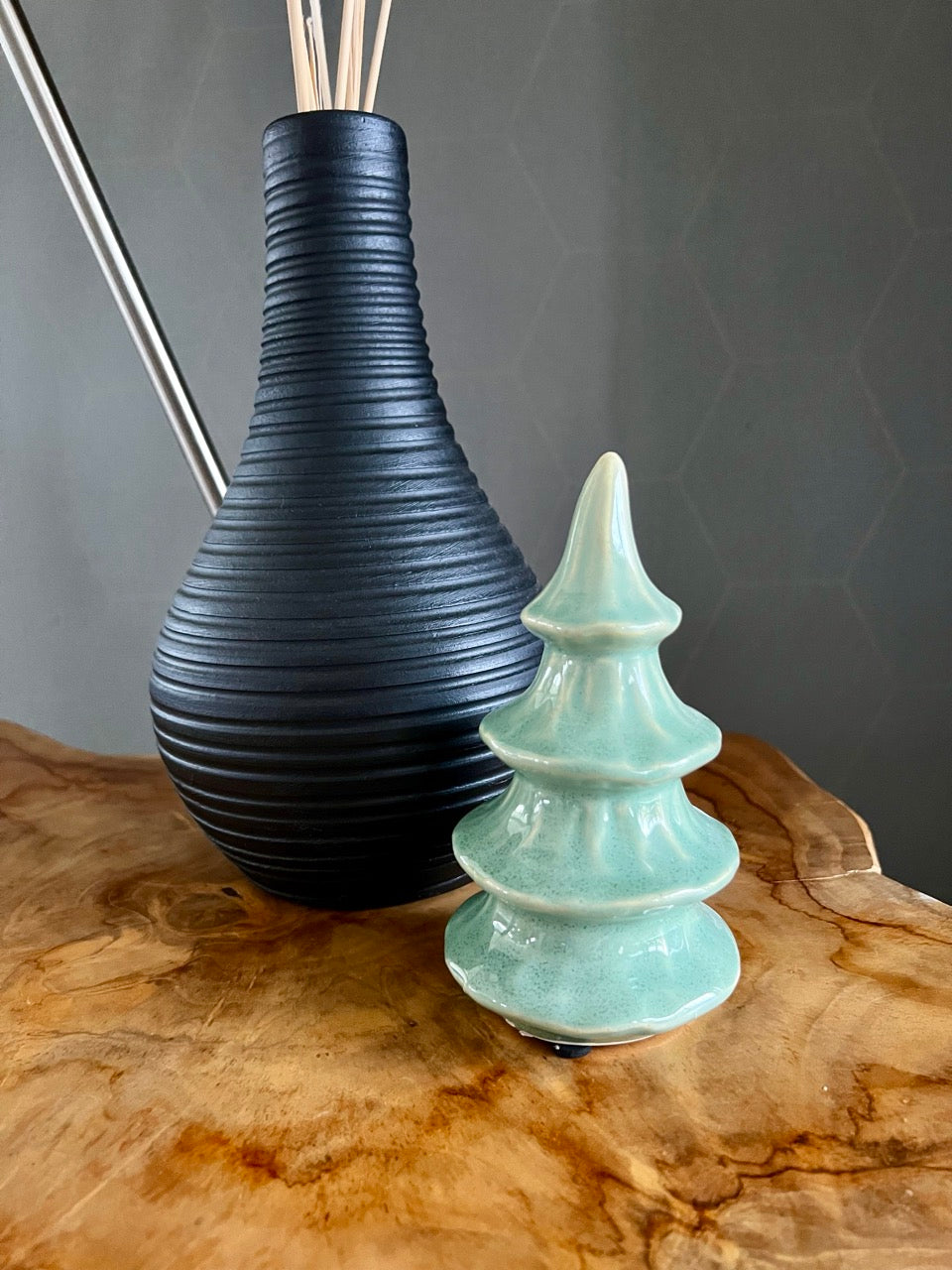 Keramik-Weihnachtsbaum - 14,5 cm hoch - Grün/Weiß/Grau