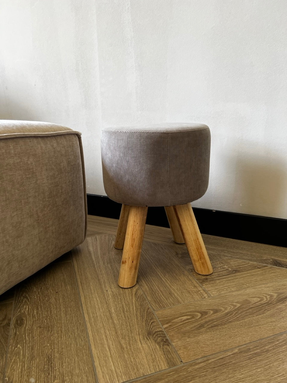 Hocker aus Cord und Holzbeinen - Ø28x40cm - Taupe