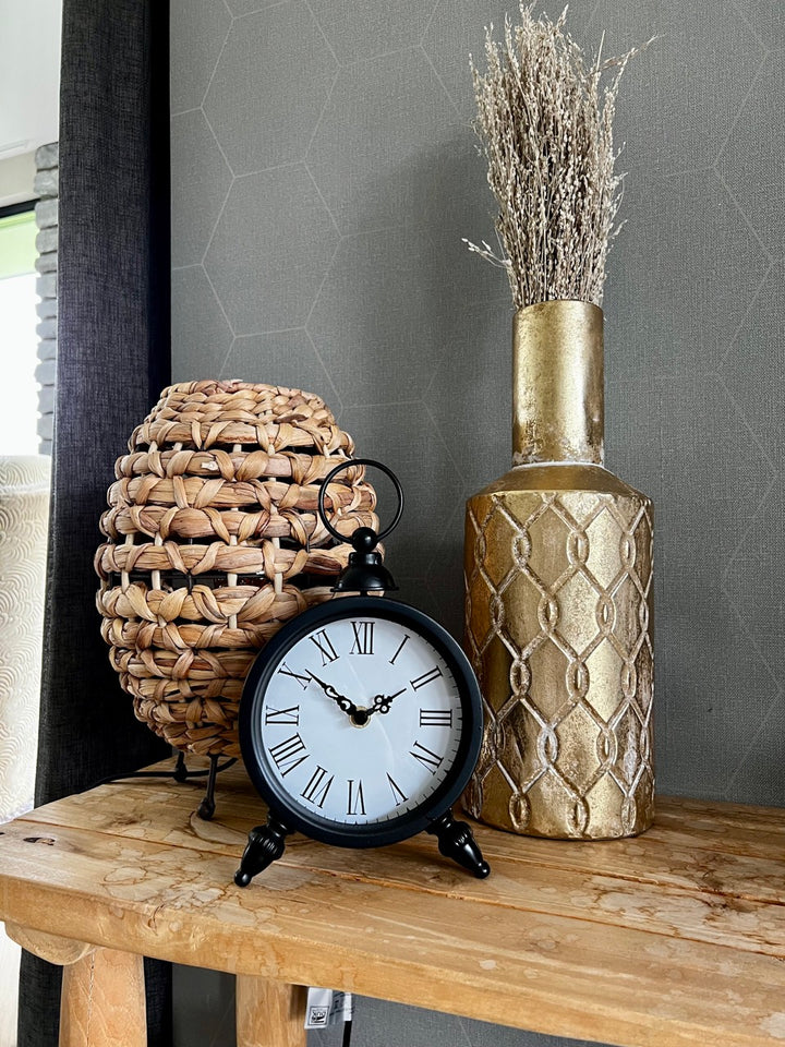 Zwarte staande klok metaal