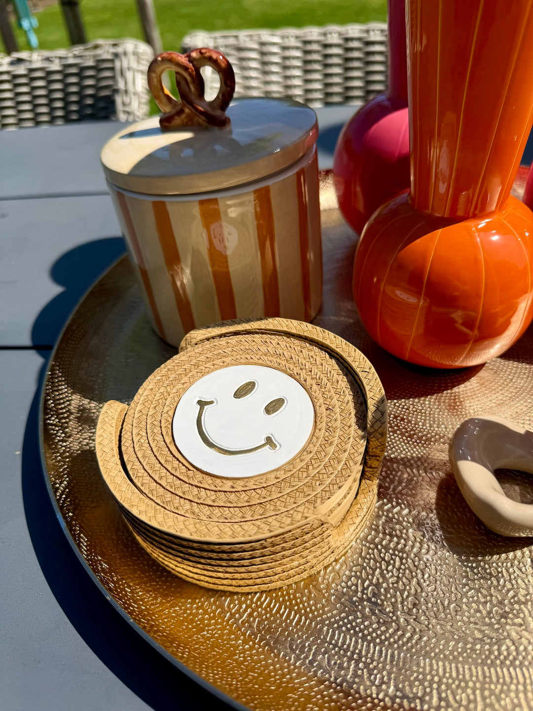 Onderzetters goud met smiley en opbergdoos in Decoratieset Coral Fiesta