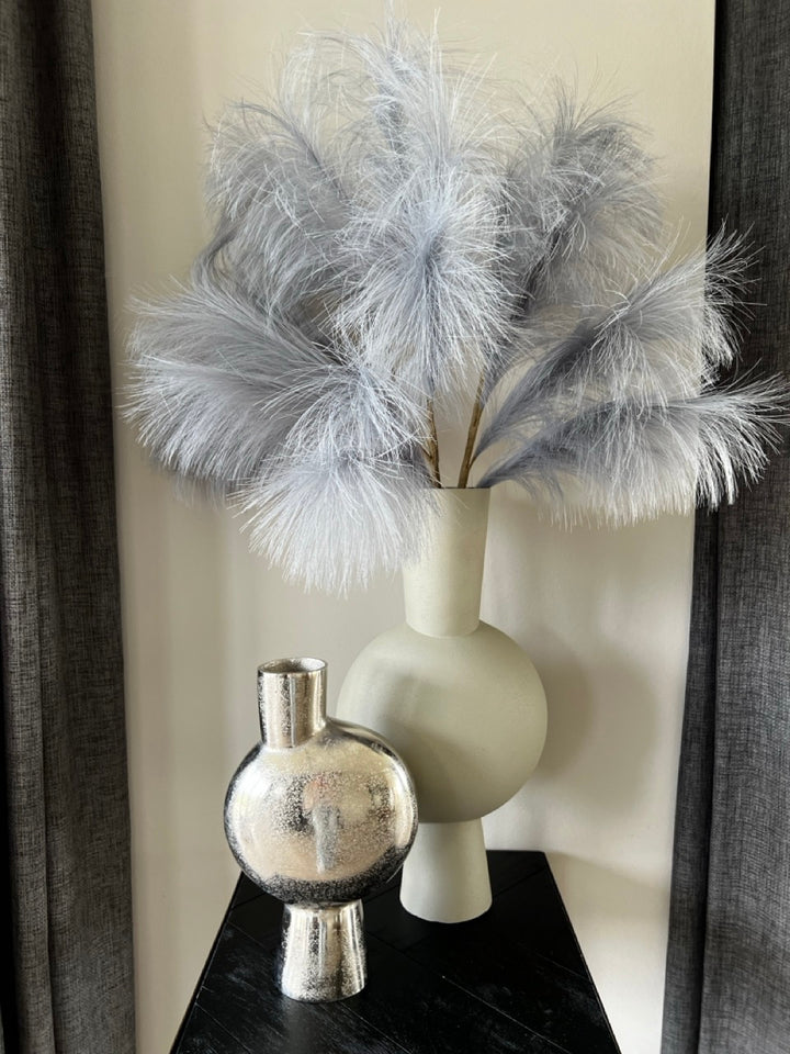 Moderne Metallvase - 40 cm hoch - beige/hellgrau