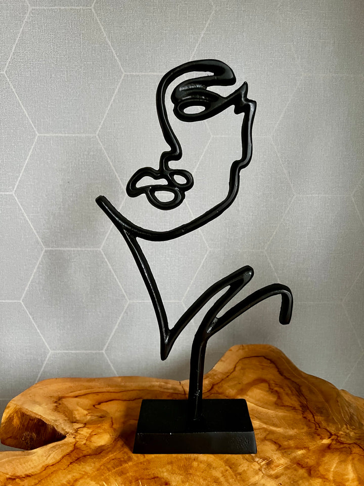 Ornament op standaard FACE - 19x6x33,5 cm - mat zwart