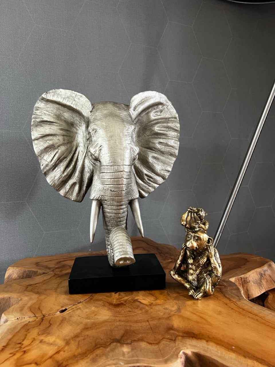 Ornament op voet ELEPHANT - 30x15x35,5 cm - licht goud