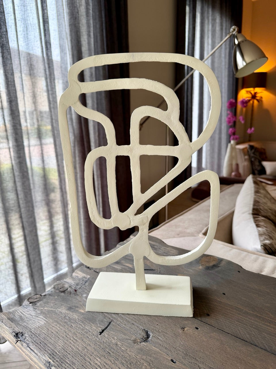 Ornament op voet GOLEZA metaal - 24x8x39 cm - crème