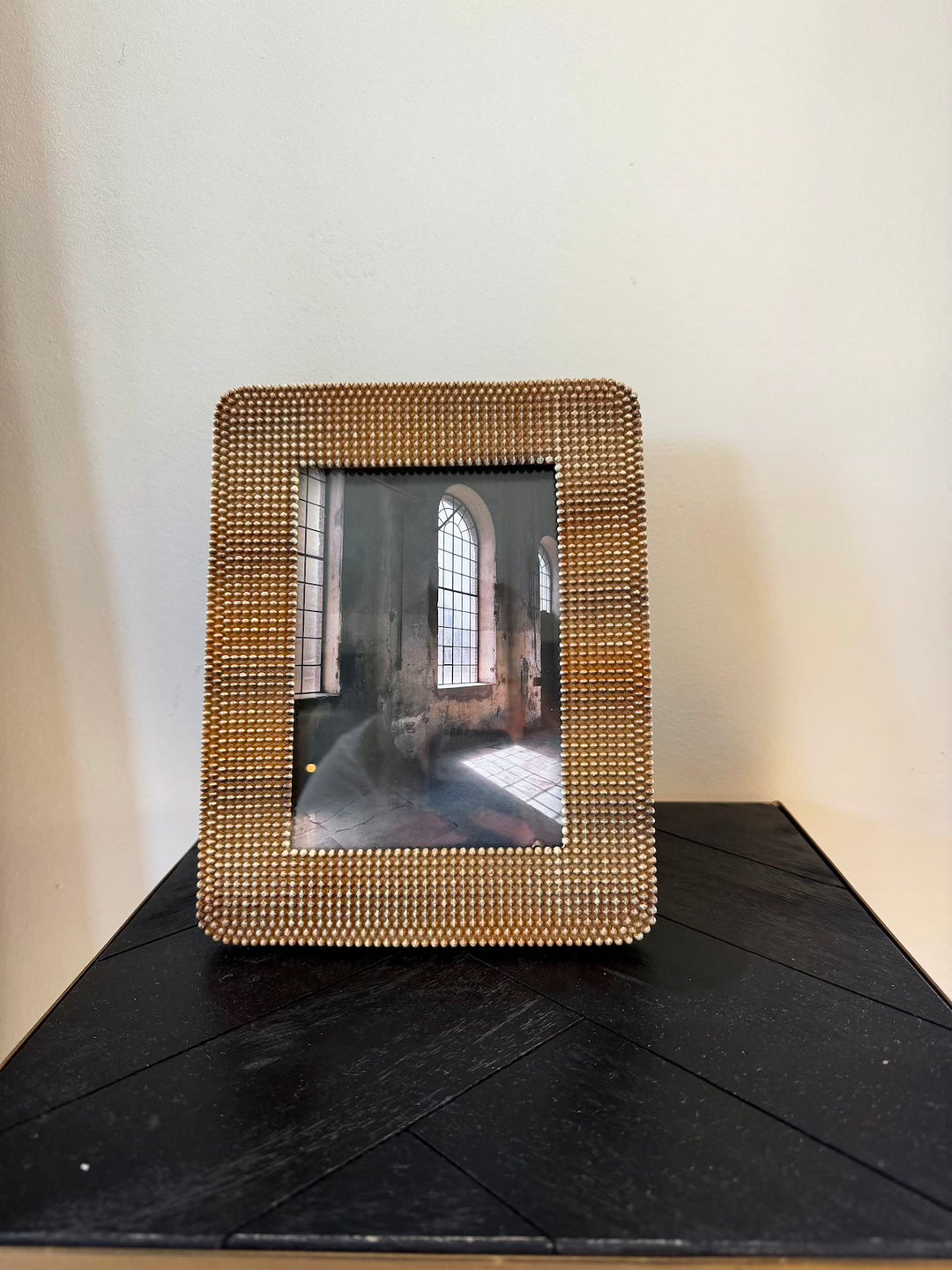 Bruine fotolijst met bolletjesrand voor formaat 13 × 18 cm
