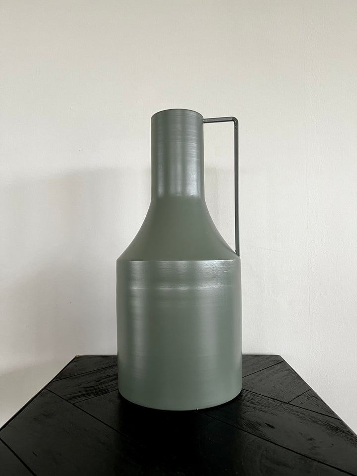 Vaas “Modern Metal” - 33 cm hoog - olijfgroen metaal