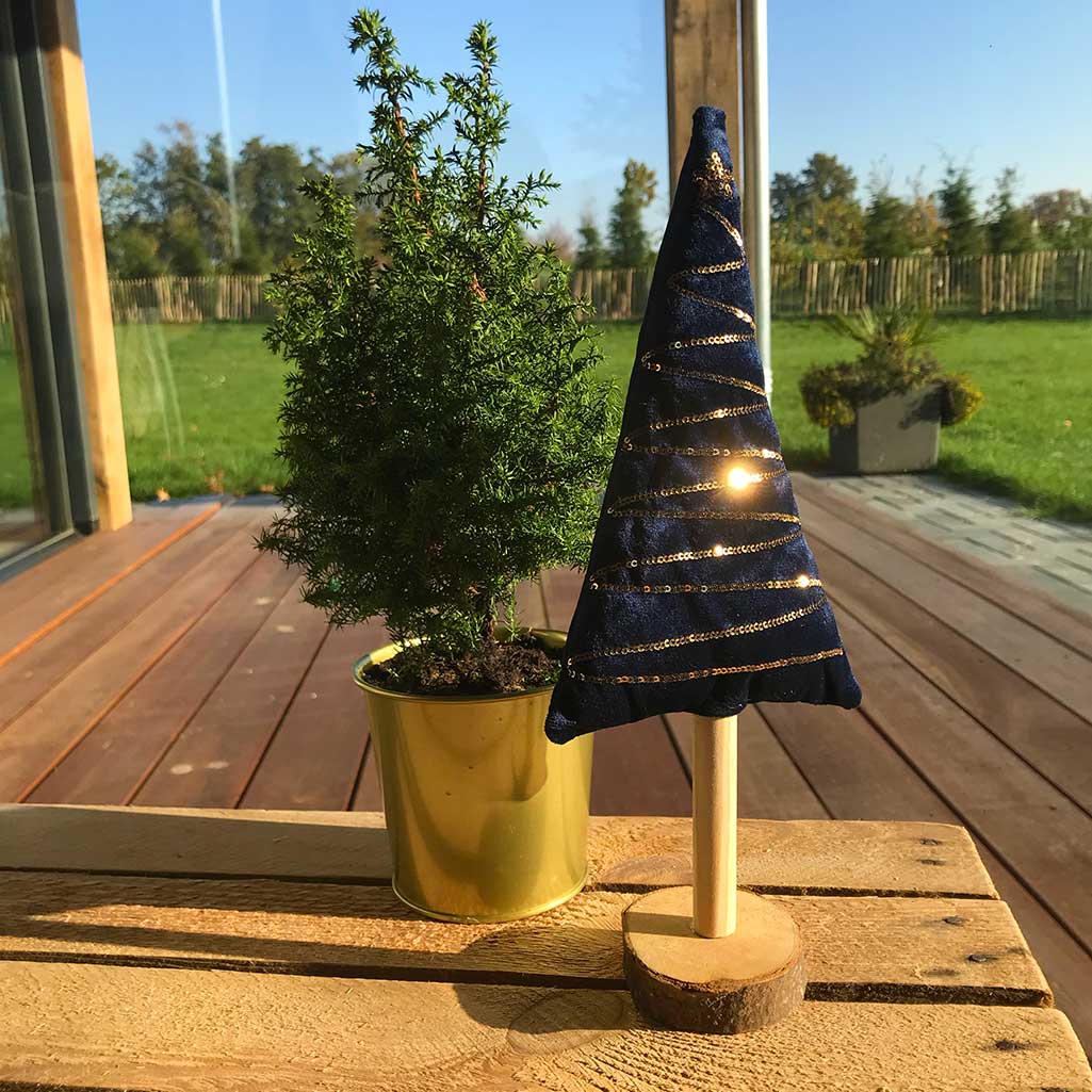 Kerstboom stof/hout - blauw goud - 30 cm sfeerfoto